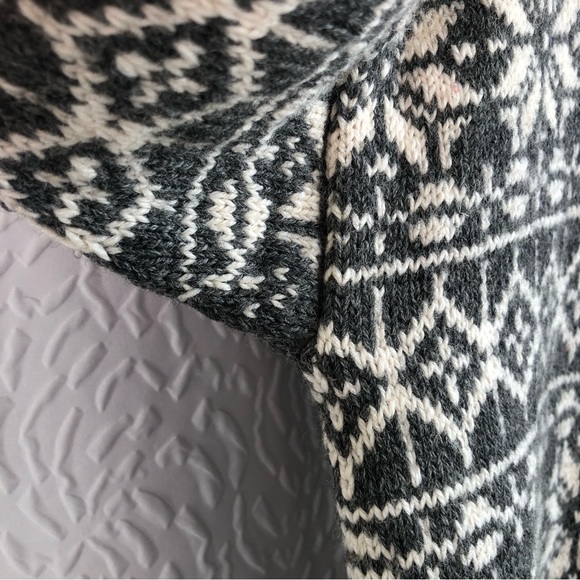Handmade Handknit Fair Isle Winter Snowflake Wool Knit Button Up Sweater - Picture 8 of 10